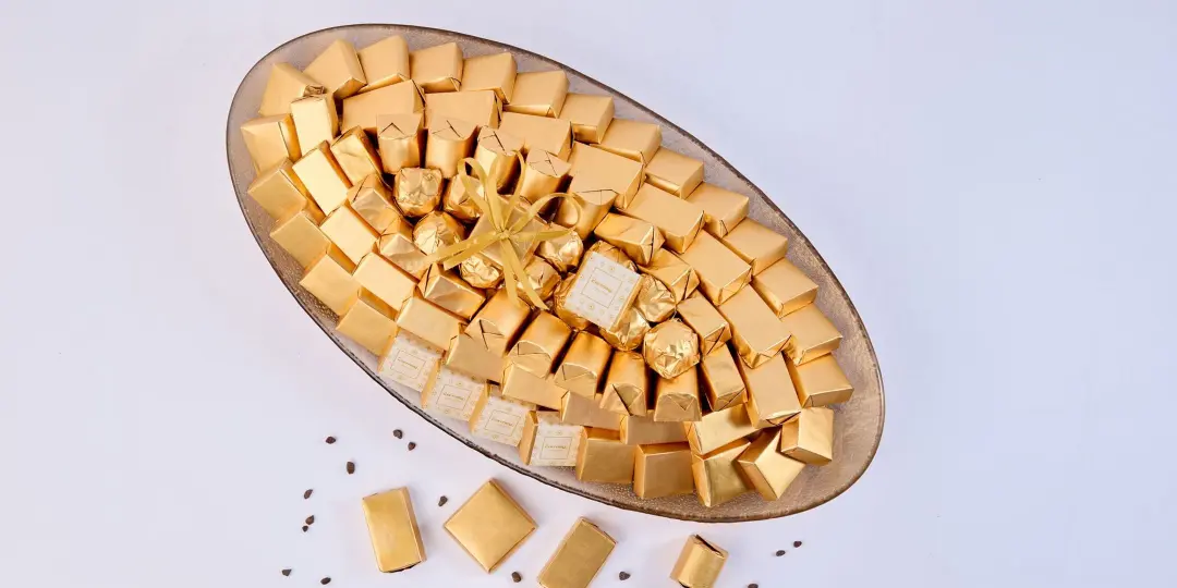 فازة شوكولا مغلف ذهبي بيضاوي
