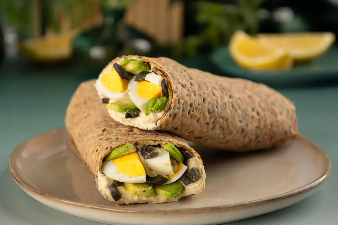 بيض وافوكادو وحمص