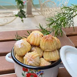 Semolina Ma'amoul Stuffed with Pistachios