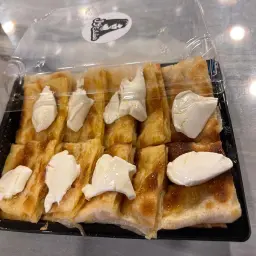 فطيرة قشطة وعسل
