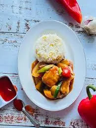 سمك حلو وحامض مع الأرز
