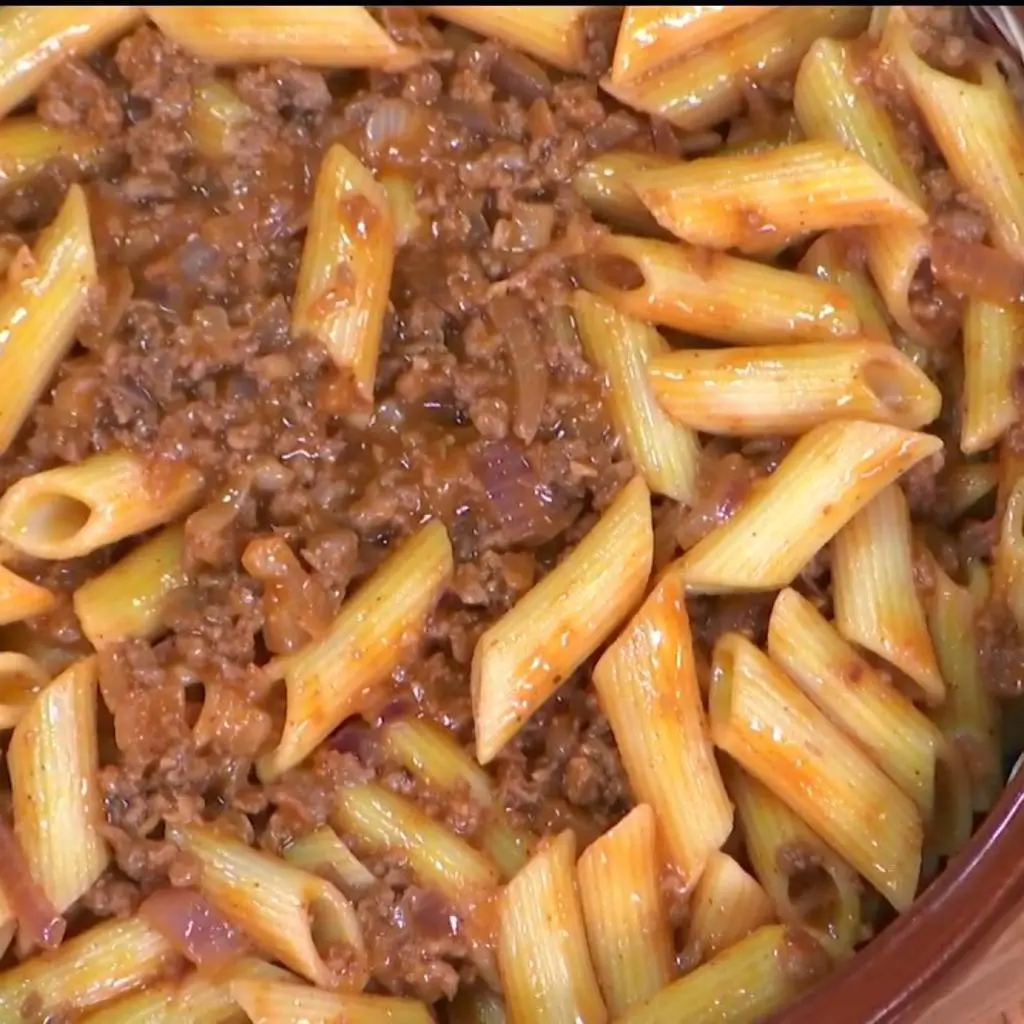 مكرونة طاجن لحمة