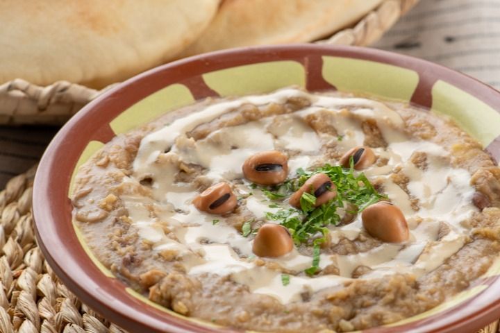فول بالطحينة