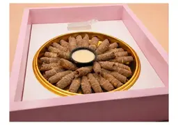 رولات التمر بالجبن