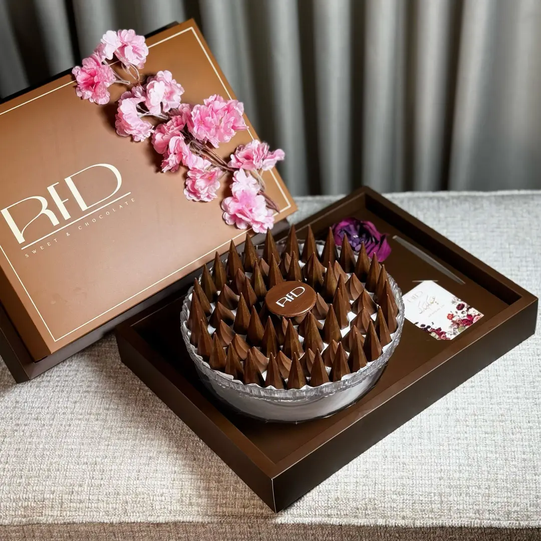 Luxury Vase Belgian Chocolate Mix - Pyramid
