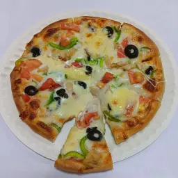 Pizza Vegetable with Mozzarella and Liquid Cheese