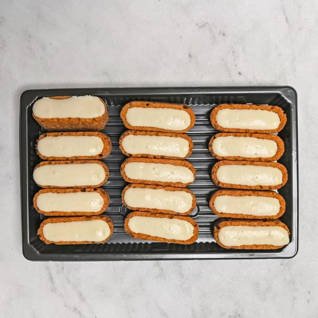 Lotus Cake Fingers with Cream Box