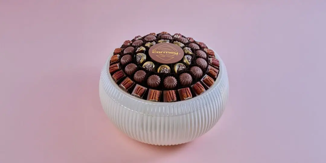 Open chocolate vase