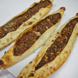 فطيرة لحم بالطماطم