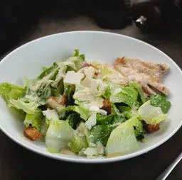 سلطة سيزر بالدجاج
