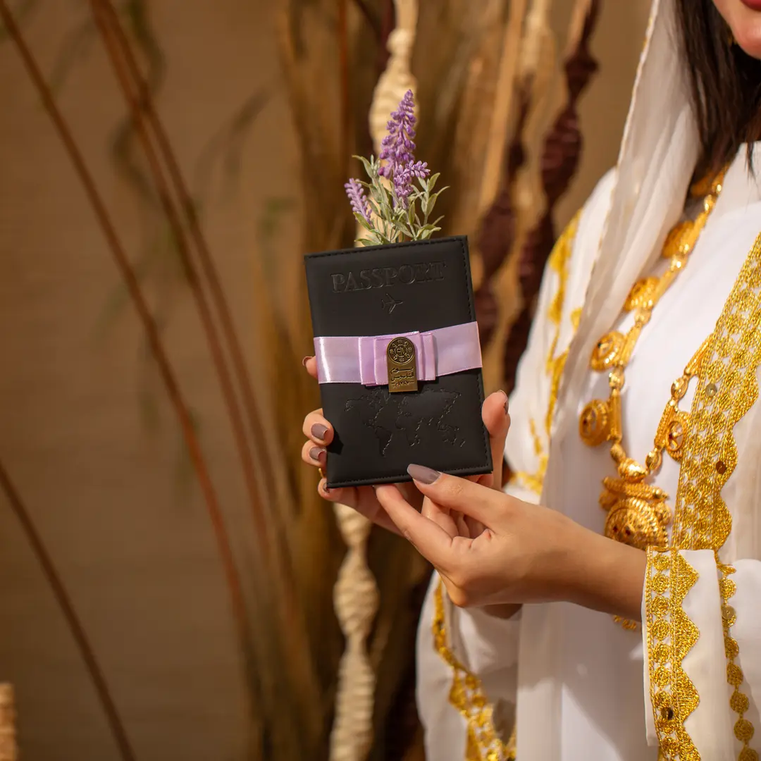 توزيعات محفظة الجواز اسود