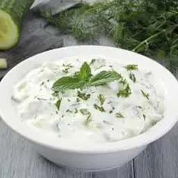 لبن مع خيار