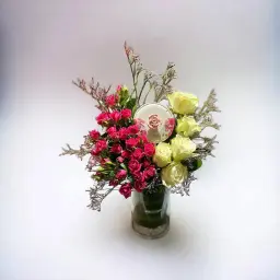 فازة ورد وشوكولاتة بستاني