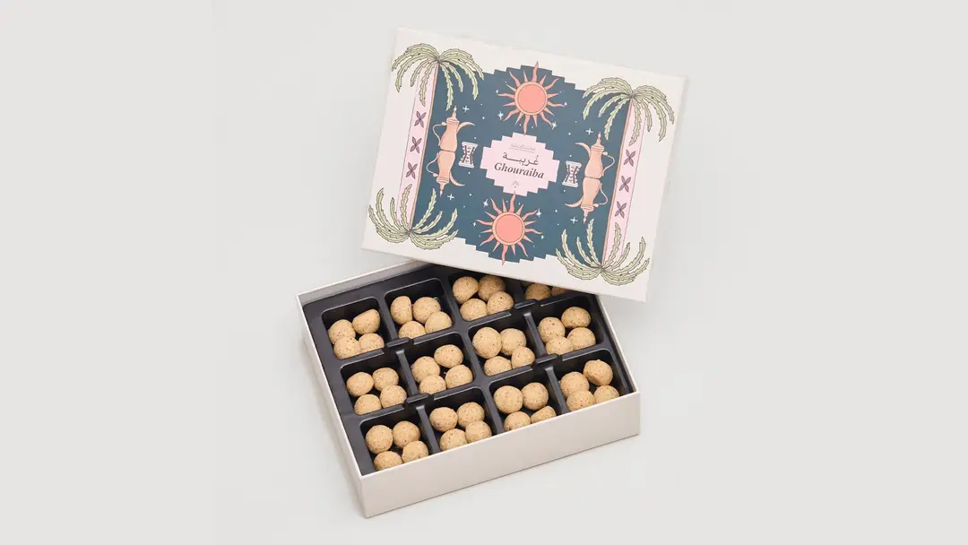 غريبة اللوز (وسط)