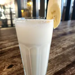 موز بالحليب