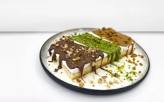 Qushtuta with Sauces