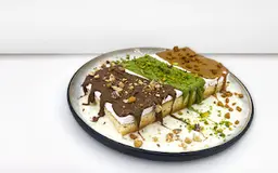 Qushtuta with Sauces