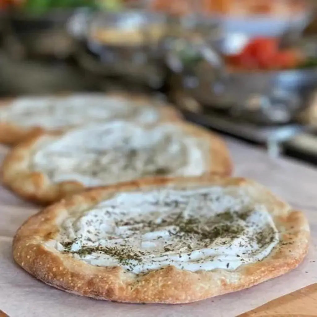 فطيرة لبنة بالزعتر