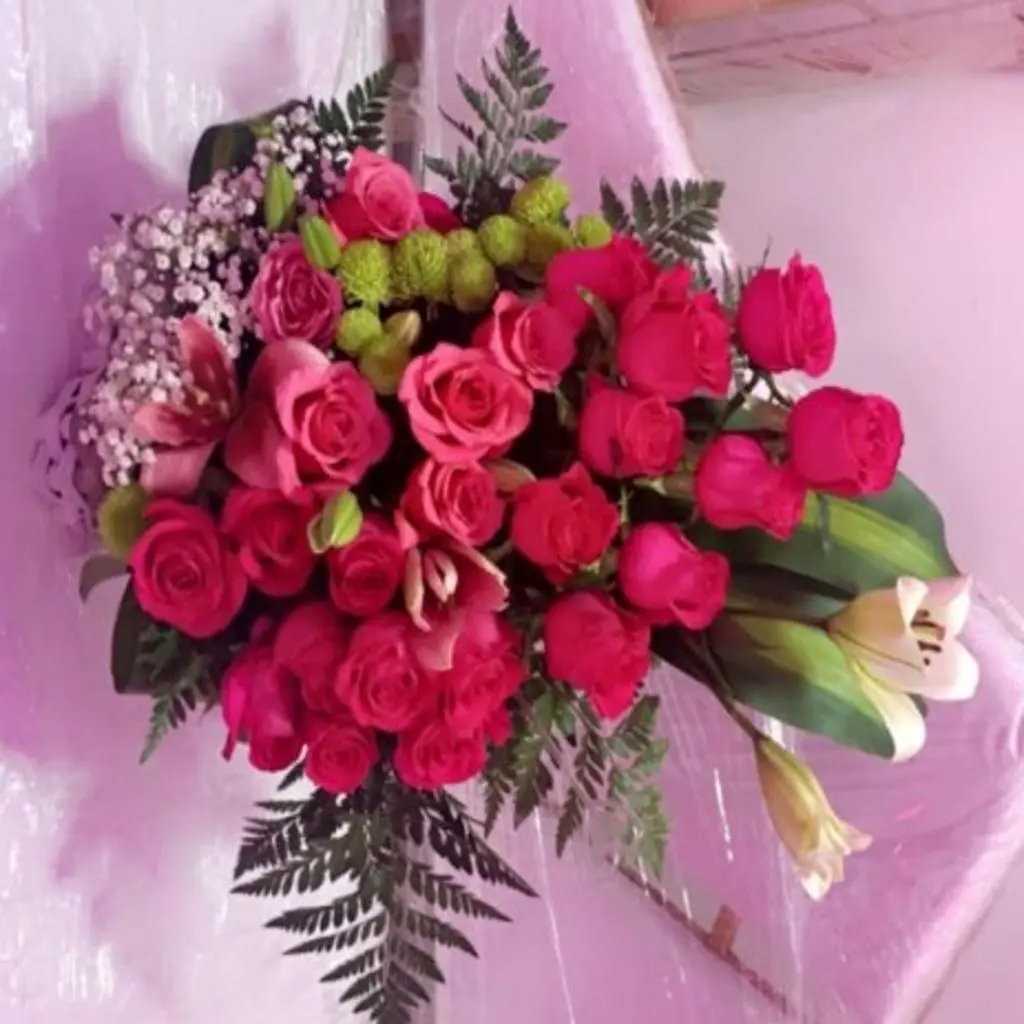 فازة ورد جوري كبيرة