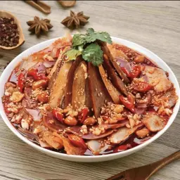 شرائح لحم بقري ولسان ثور بصوص الفلفل الحار