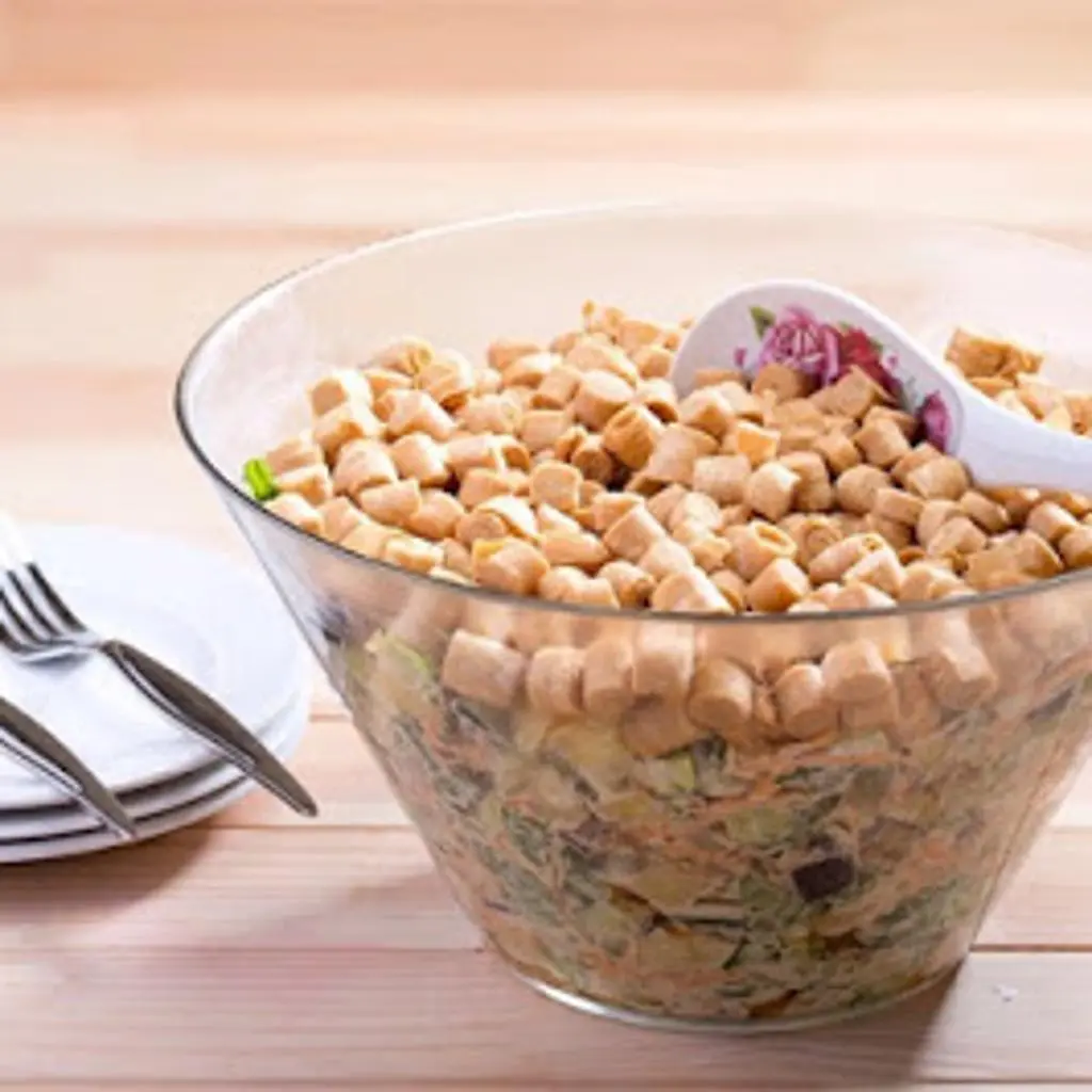 Vegetable Salad with Samosa Crackers