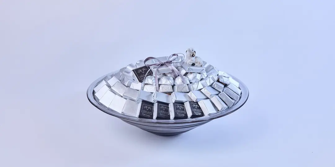Hajj Eid vase, silver envelope