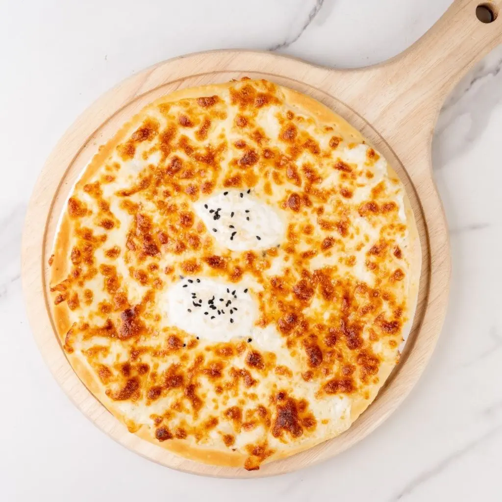 Aish Al-Bulbul pizza