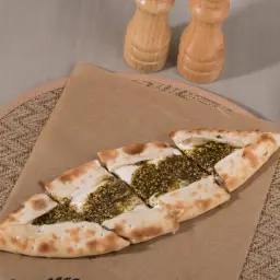 فطيرة لبنة وزعتر