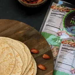 خبز اللوز بالسمسم