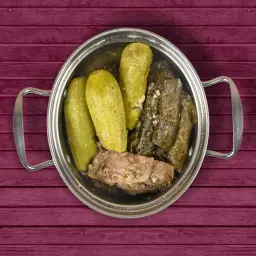 كوسة وورق عنب مع شرحات لحم
