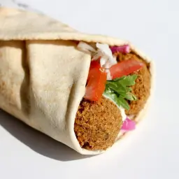 فلافل مشكل مع البيض