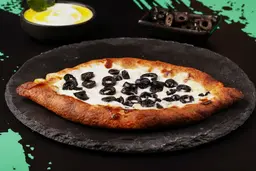 Labna w/Olives Moajanat