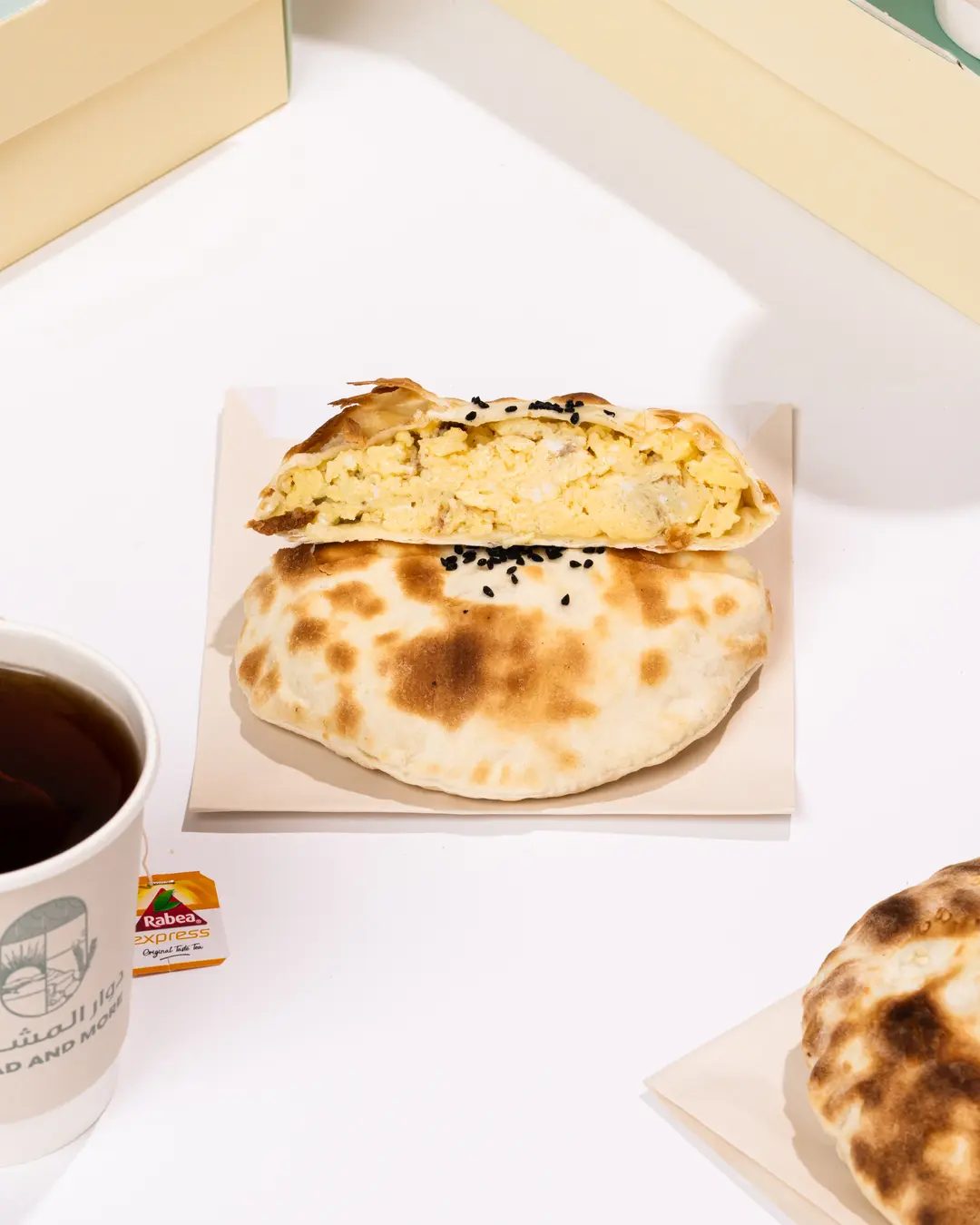 فطيرة بيض مقلي بالجبن