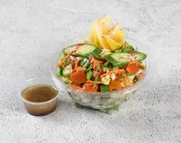 سلطة الخضار الموسمية