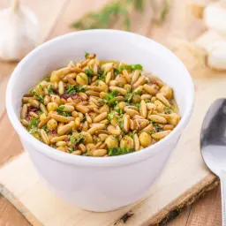 فتة هاشم بالزيت والصنوبر والمكسرات
