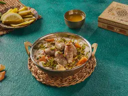 فتة سجقات
