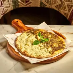 منقوشة جبنة وزعتر