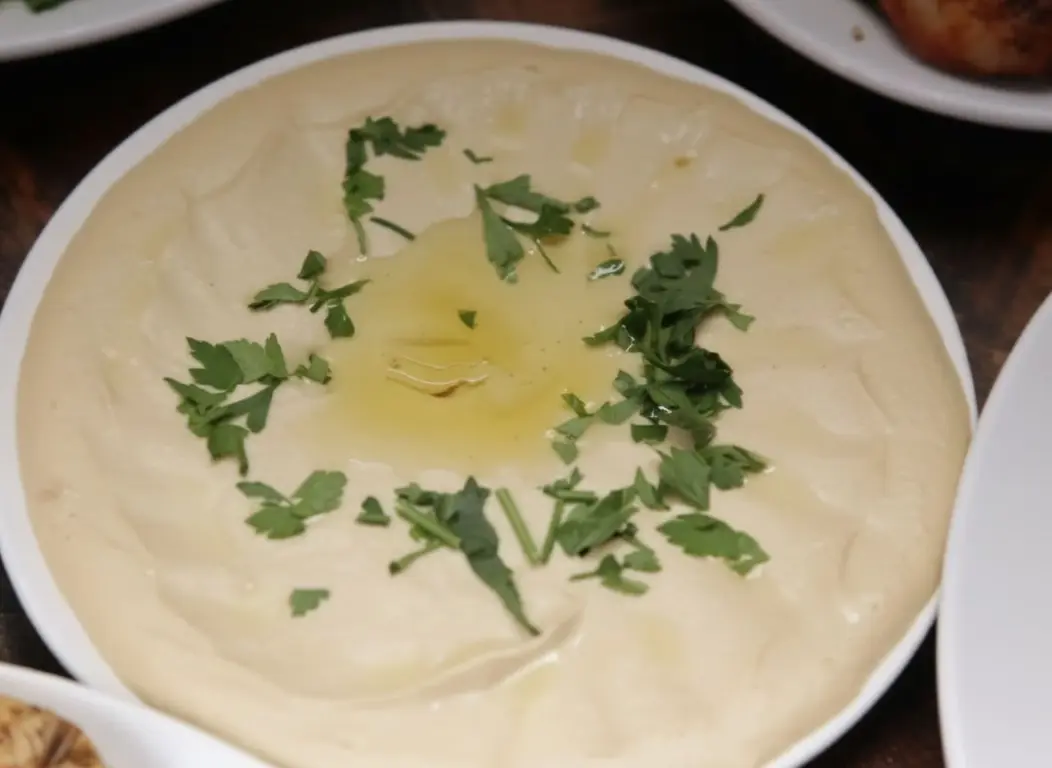 صحن حمص كبير