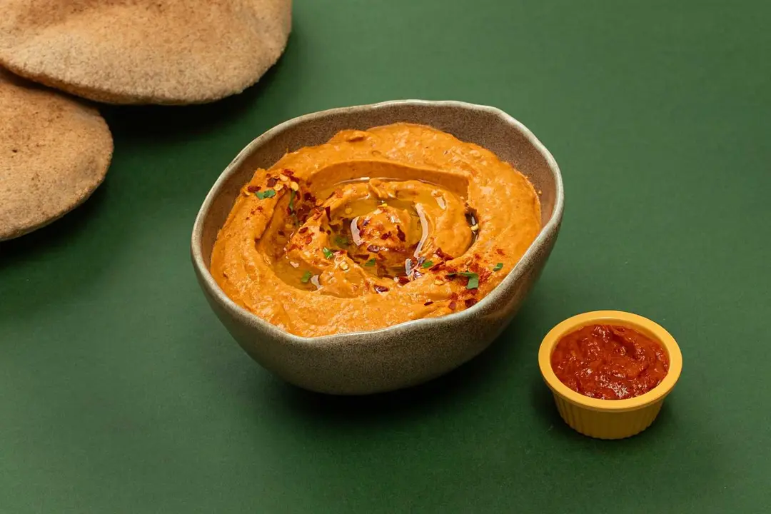 Hummus with roasted bell pepper