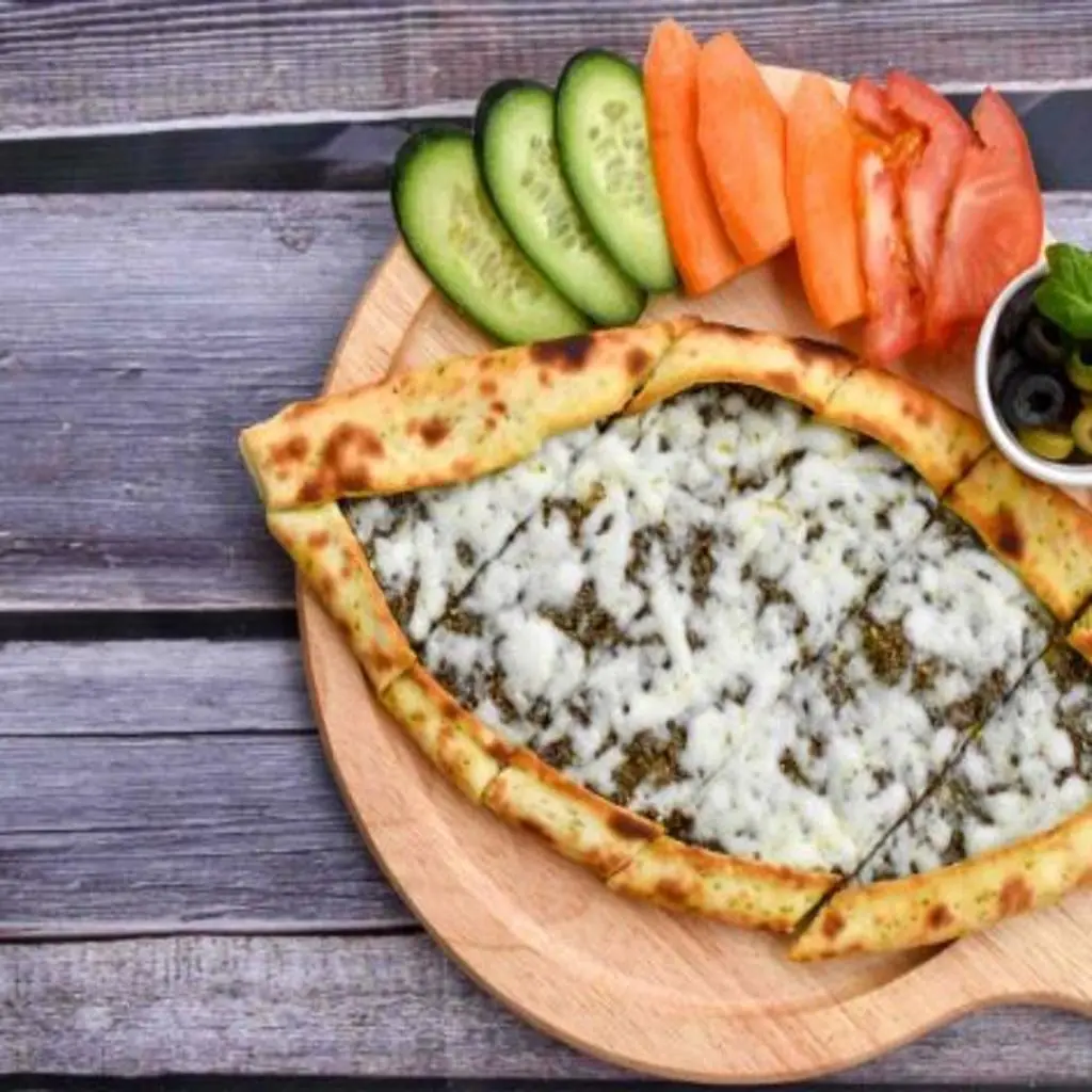 فطيرة زعتر وجبن