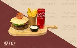 وجبة برجر رؤوف بالخبز العربي