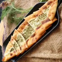 فطيرة لبنة زعتر