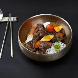 لحم بقري مطهو ببطء ضلوع قصيرة
