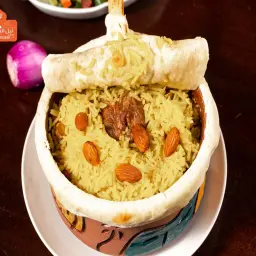 طاجن موزة في الفخار بالعجين