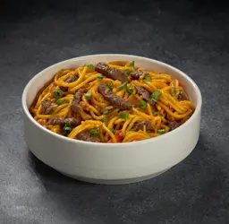سيشوان باللحم والنودلز