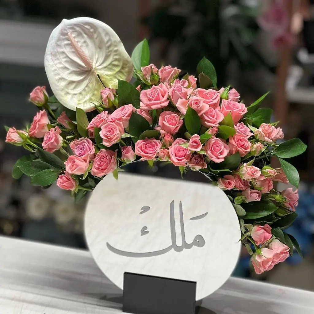 ورد طبيعي مع فازة مرآة