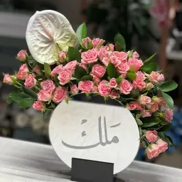 ورد طبيعي مع فازة مرآة