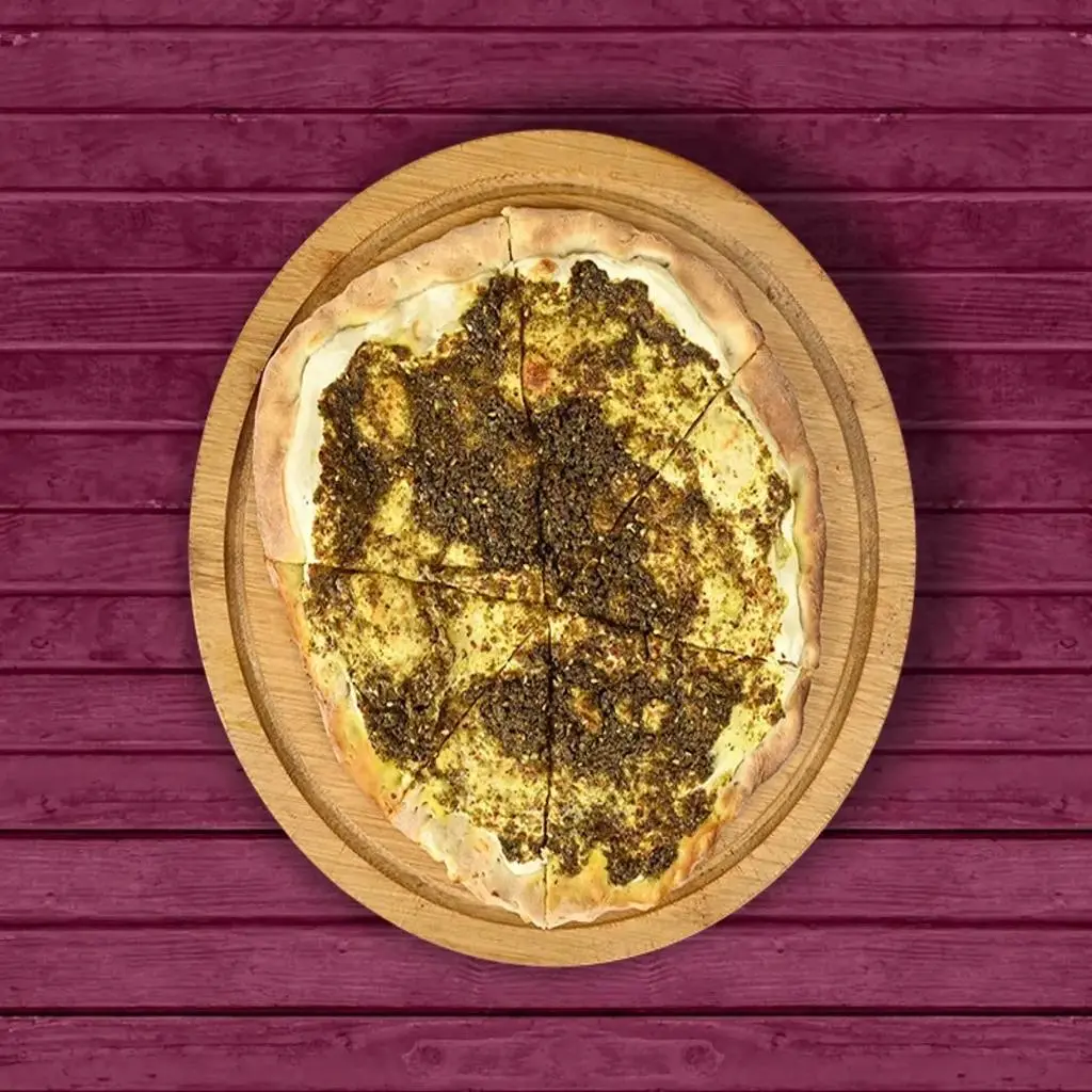منقوشة زعتر مع لبنة