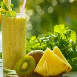 Pineapple Kiwi Arugula Lemon Juice