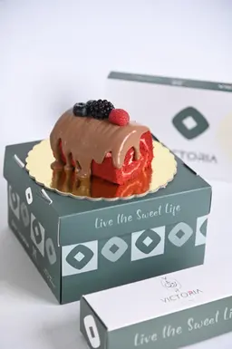 Red Velvet Roll Lunch